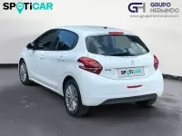 Usado Peugeot 208 Signature Sky 100 CV (73 kW) 2019 Blanco Utilitario