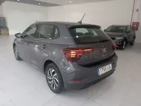 Usado VW Polo Life 95 CV (69 kW) 2022 Gris / plata Utilitario