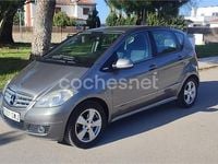 Usado Mercedes A180 Avantgarde 109 CV (80 kW) 2010 Gris / plata Monovolumen