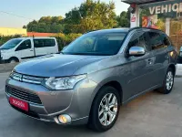 Usado Mitsubishi Outlander P-HEV Motion 203 CV (149 kW) 2014 Gris / plata SUV