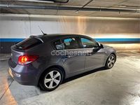 Usado Chevrolet Cruze LTZ 141 CV (103 kW) 2012 Gris / plata Berlina