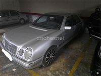 Usado Mercedes E280 Elegance 204 CV (150 kW) 1997 Gris / plata Berlina