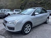 Usado Ford Focus Ghia 116 CV (85 kW) 2007 Gris / plata Berlina
