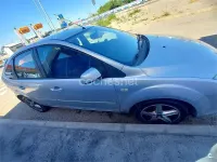 Usado Ford Focus Trend 115 CV (84 kW) 2006 Gris / plata Berlina
