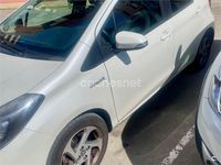 Usado Toyota Yaris Hybrid Active 100 CV (73 kW) 2015 Blanco Berlina