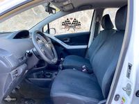 Usado Toyota Yaris Life 90 CV (66 kW) 2010 Blanco Berlina