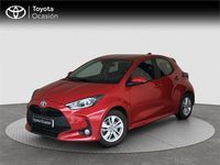 Usado Toyota Yaris Hybrid Active 116 CV (85 kW) 2022 Rojo Monovolumen