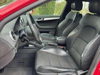 Usado Audi A3 Sportback Attraction 140 CV (102 kW) 2010 Rojo Utilitario