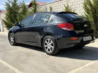 Usado Chevrolet Cruze LT 163 CV (119 kW) 2012 Negro Berlina