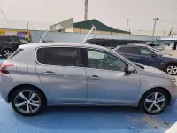 Usado Peugeot 308 Allure 130 CV (95 kW) 2021 Gris / plata Berlina