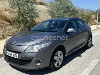 Usado Renault Mégane III Dynamique 140 CV (102 kW) 2010 Gris / plata Berlina