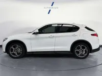 Usado Alfa Romeo Stelvio Sprint 189 CV (139 kW) 2022 Blanco SUV