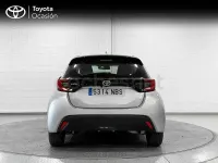 Usado Toyota Yaris Hybrid Active 116 CV (85 kW) 2025 Gris / plata Berlina