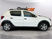 Usado Dacia Sandero Comfort 90 CV (66 kW) 2019 Blanco Berlina