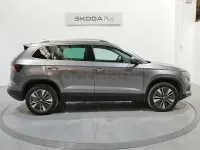 Usado Skoda Karoq Selection 150 CV (110 kW) 2025 Gris / plateado SUV