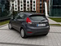 Usado Ford Fiesta Trend 82 CV (60 kW) 2015 Gris / plata Utilitario