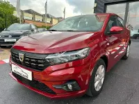 Usado Dacia Sandero Comfort 101 CV (74 kW) 2021 Granate Berlina
