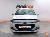 Käytetty Hyundai i20 84 HP (61 kW) 2015 Valkoinen Sedan