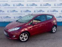 Usado Ford Fiesta Trend 82 CV (60 kW) 2012 Granate Berlina