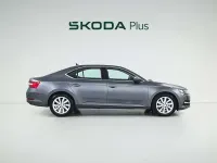 Usado Skoda Superb Ambition 150 CV (110 kW) 2022 Gris Berlina