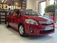 Usado Toyota Auris Hybrid Active 135 CV (99 kW) 2011 Rojo Berlina