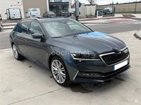 Usado Skoda Superb Style 218 CV (160 kW) 2021 Gris / plata Familiar