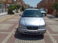 Usado Hyundai Trajet 172 CV (126 kW) 2005 Gris / plata Monovolumen