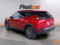 Usado Peugeot 2008 Allure 100 CV (73 kW) 2023 Rojo SUV