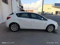 Usado Opel Astra Enjoy 110 CV (80 kW) 2011 Blanco Berlina