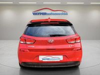 Usado Hyundai i30 120 CV (88 kW) 2018 Rojo Berlina