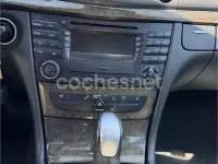 Usado Mercedes E270 Avantgarde 170 CV (125 kW) 2003 Negro Berlina