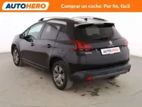 Usado Peugeot 2008 Signature Sky 82 CV (60 kW) 2019 Negro SUV