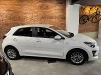 Usado Kia Rio 100 CV (73 kW) 2022 Blanco Berlina