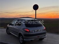 Usado Peugeot 206 90 CV (66 kW) 2003 Gris / plata Berlina