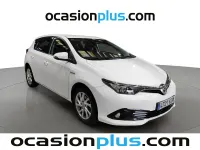 Usado Toyota Auris Hybrid Active 136 CV (100 kW) 2017 Blanco Berlina