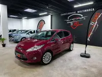 Usado Ford Fiesta Titanium 120 CV (88 kW) 2010 Violeta / lila Berlina