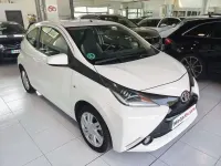 Usado Toyota Aygo X-play 69 CV (50 kW) 2016 Blanco Utilitario