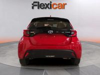 Usado Toyota Yaris Hybrid Active 116 CV (85 kW) 2023 Rojo Berlina