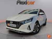 Usado Hyundai i20 100 CV (73 kW) 2022 Blanco Berlina