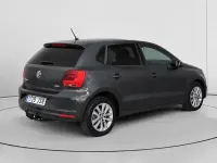Usado VW Polo 75 CV (55 kW) 2016 Gris / plata Berlina