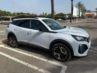 Usado Peugeot 2008 Allure 144 CV (105 kW) 2025 Blanco SUV