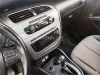 Usado Seat Leon Stylance 105 CV (77 kW) 2009 Rojo Utilitario