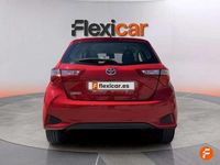 Usado Toyota Yaris Active 111 CV (81 kW) 2019 Rojo Utilitario