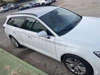 Usado Seat Leon Style 150 CV (110 kW) 2024 Blanco Familiar