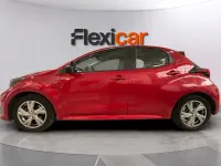Usado Toyota Yaris Hybrid Active 116 CV (85 kW) 2025 Rojo Berlina