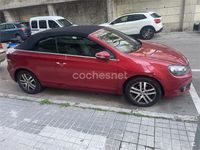 Usado VW Golf Cabriolet 105 CV (77 kW) 2012 Granate Descapotable