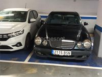 Usado Mercedes E220 Elegance 143 CV (105 kW) 2002 Azul Berlina