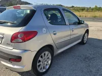 Usado Peugeot 206+ 68 CV (50 kW) 2010 Gris Utilitario