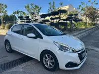 Usado Peugeot 208 Allure 99 CV (72 kW) 2015 Blanco Utilitario