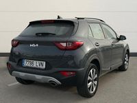 Usado Kia Stonic 100 CV (73 kW) 2021 Gris / plata SUV